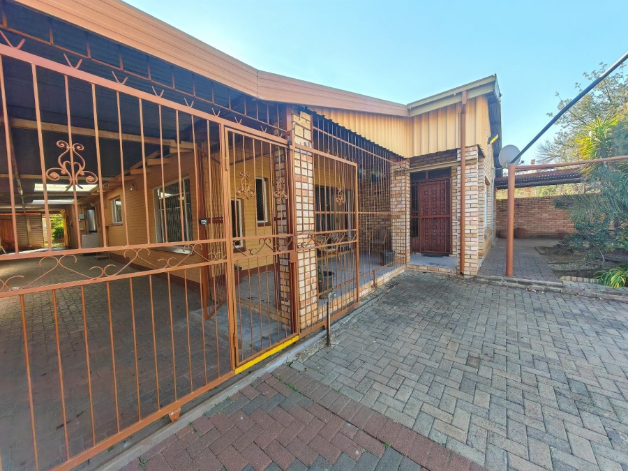 10 Bedroom Property for Sale in Brandwag Free State